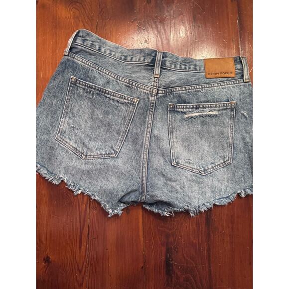 Aritzia Denim Forum The Ex Boyfriend Cut Off Denim Shorts Size 29 - Picture 5 of 12